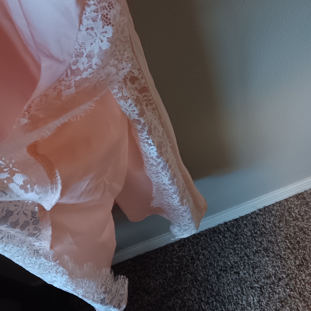 Future Collective Brand Elegant Lace-Trimmed Dress Size XSmall - Picture 5 of 8